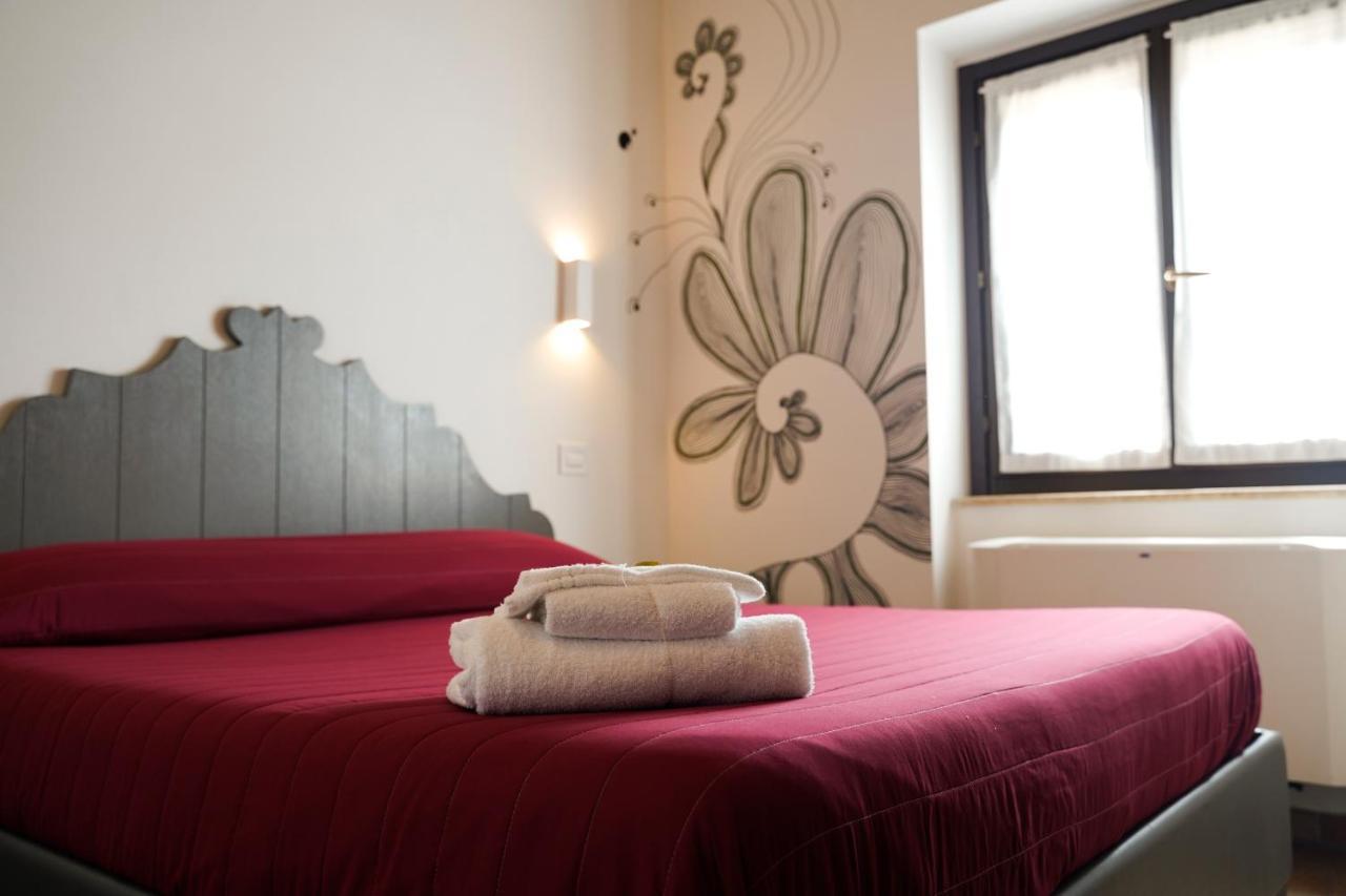 Moretti Village - Sophie Rooms Country House 西维尔诺瓦·马尔凯 外观 照片