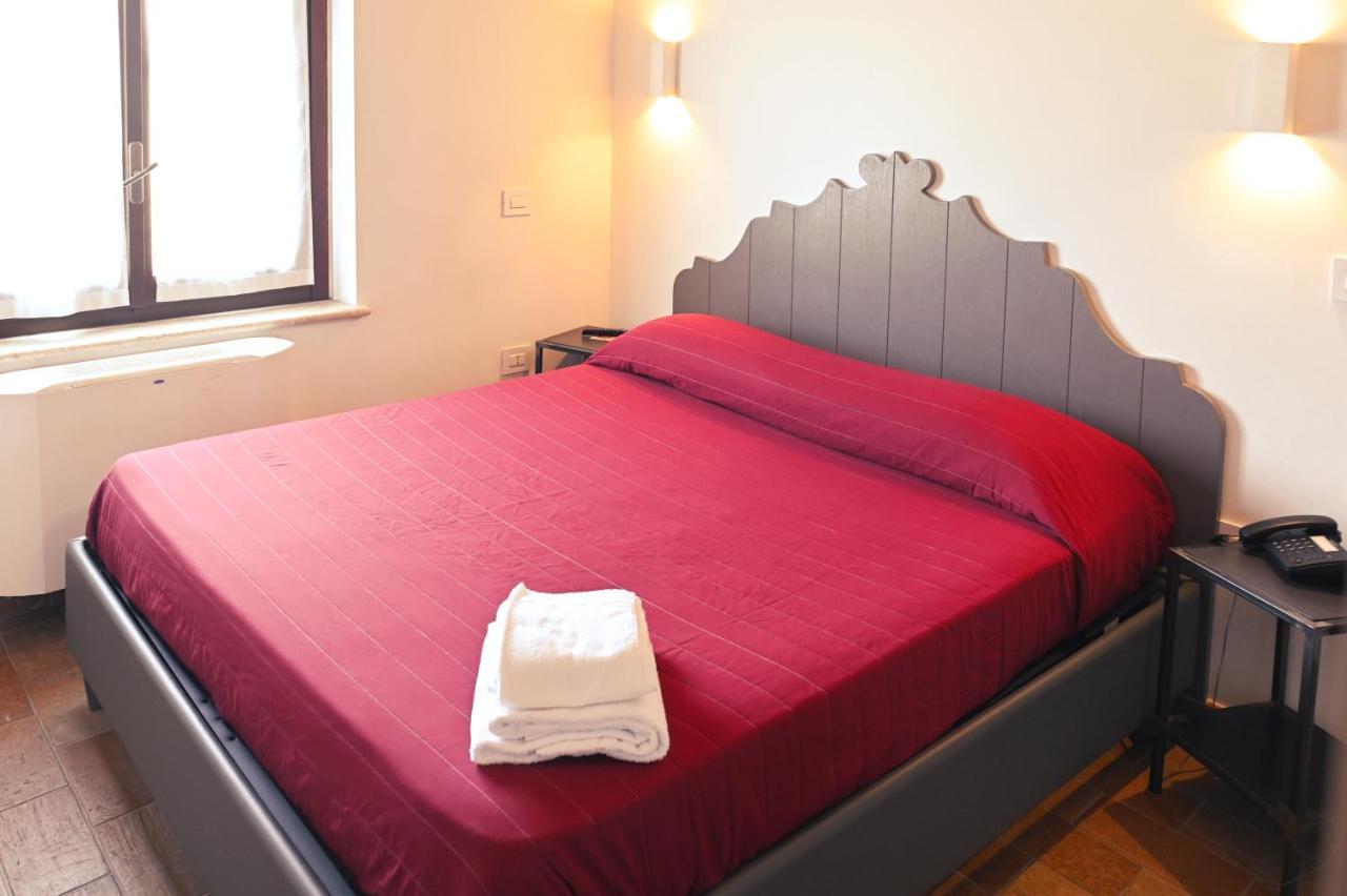 Moretti Village - Sophie Rooms Country House 西维尔诺瓦·马尔凯 外观 照片