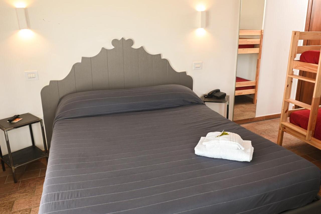 Moretti Village - Sophie Rooms Country House 西维尔诺瓦·马尔凯 外观 照片