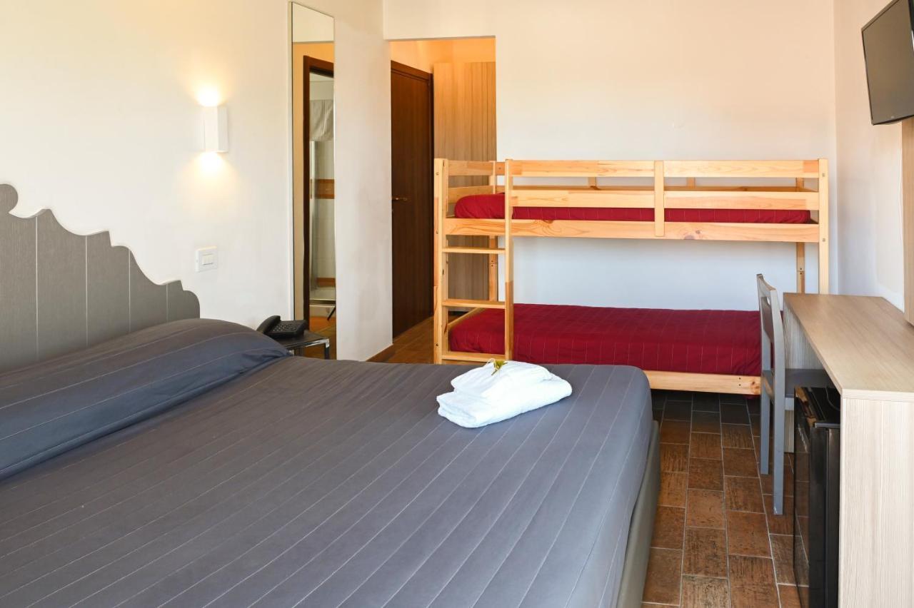 Moretti Village - Sophie Rooms Country House 西维尔诺瓦·马尔凯 外观 照片