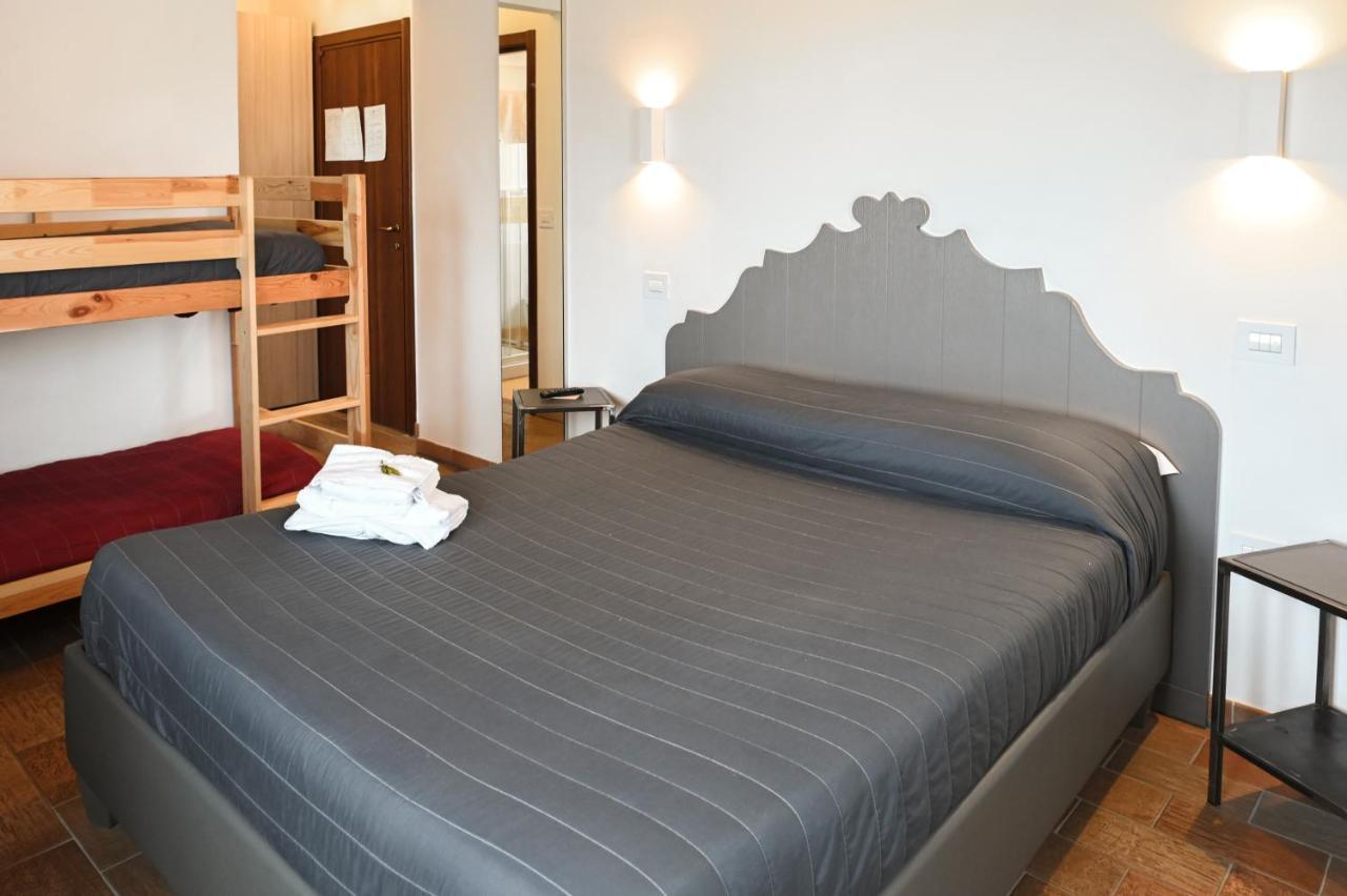 Moretti Village - Sophie Rooms Country House 西维尔诺瓦·马尔凯 外观 照片